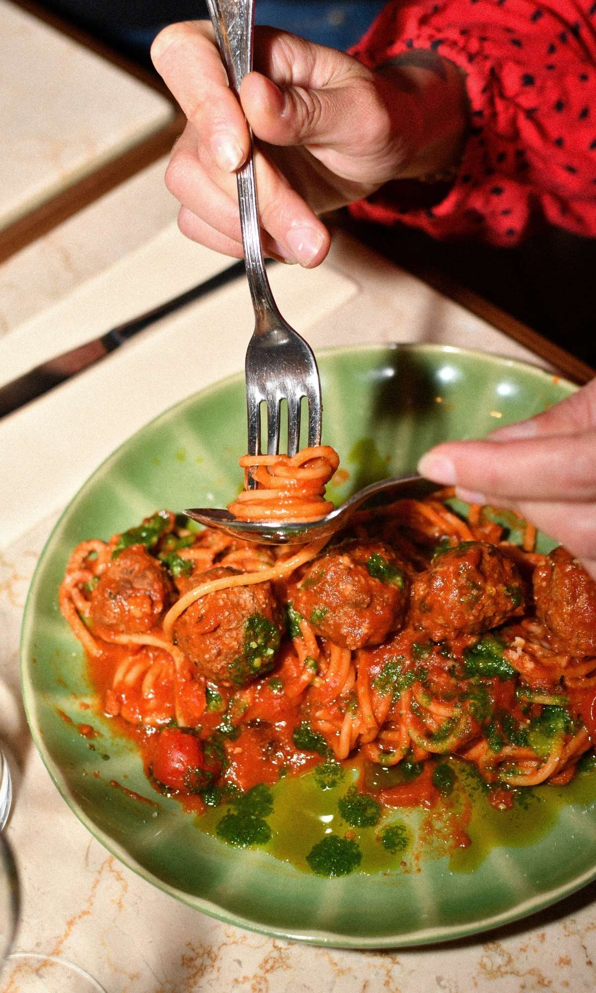 Pâtes aux polpettes dégustées chez Scusi, pizzeria au Lavandou