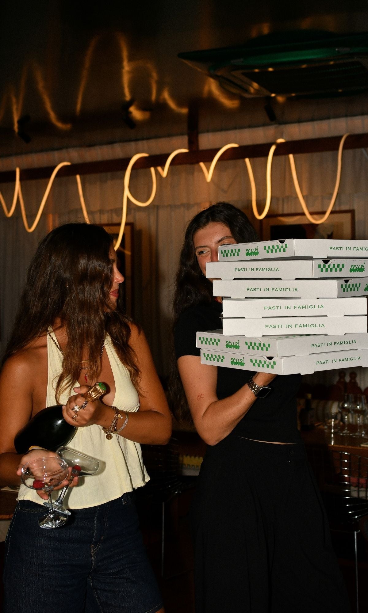 Pizza à emporter au Lavandou chez Scusi, pâte moelleuse et ingrédients de qualité
