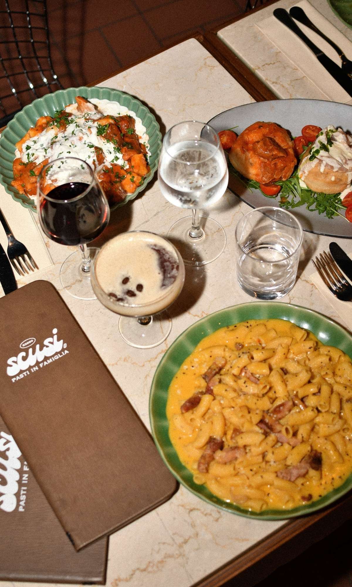 Pizzas napolitaines et plats italiens à la carte chez Scusi, pizzeria au Lavandou