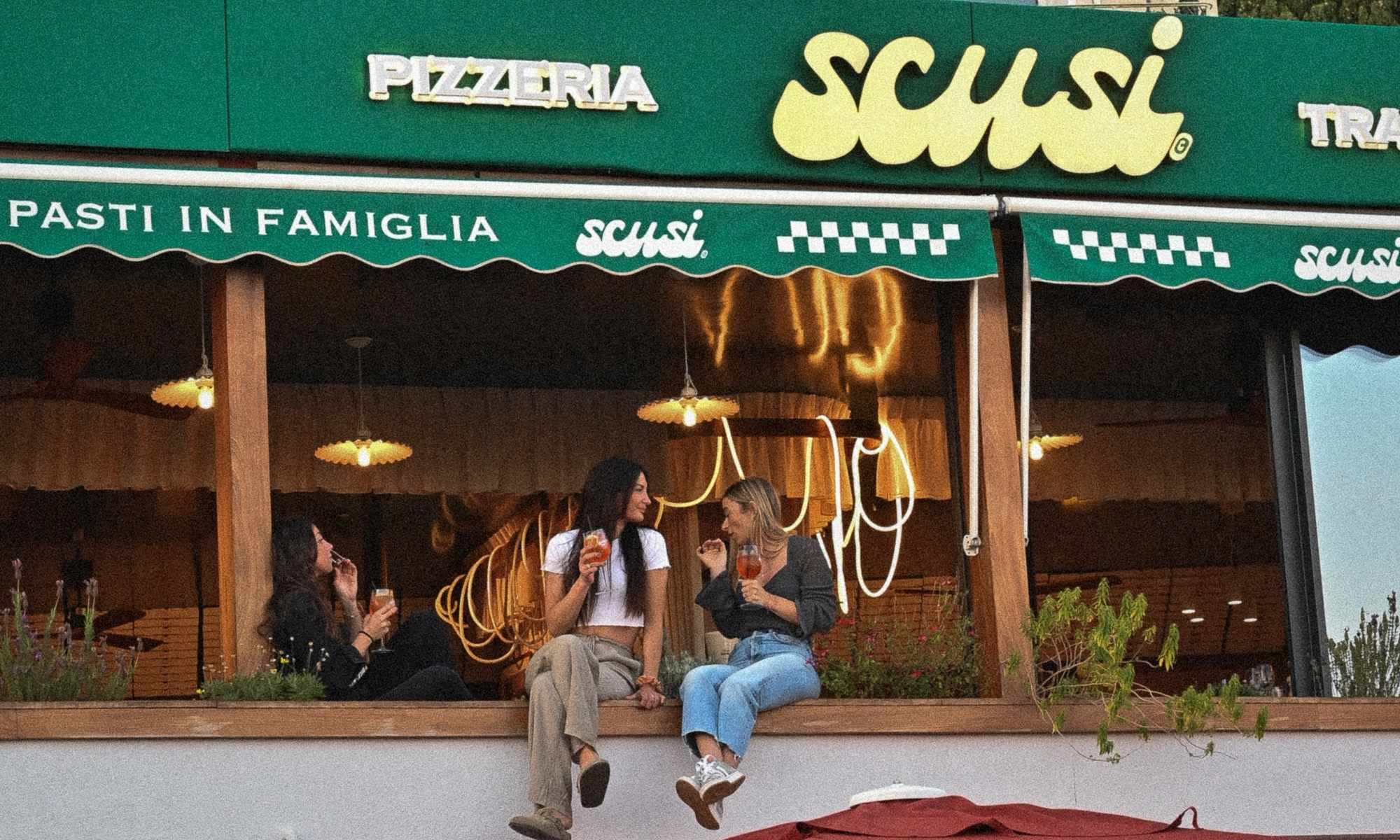 Pizzeria Scusi au Lavandou, devanture du restaurant